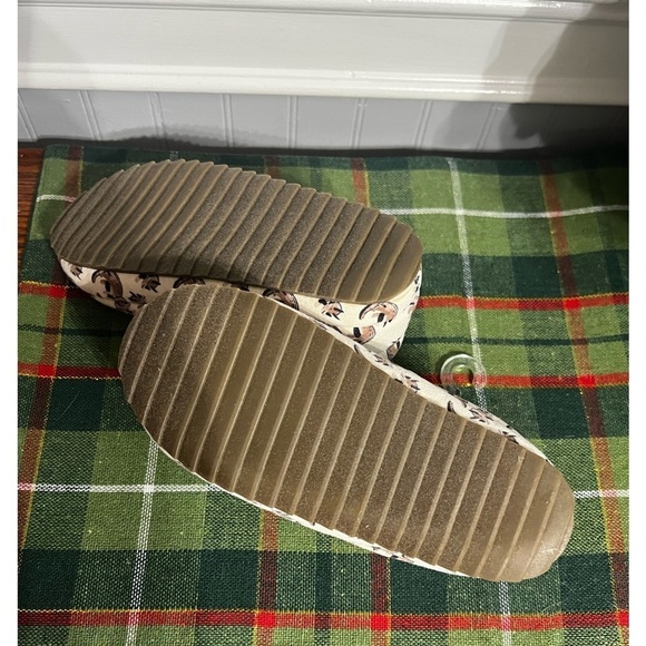 NWT-Carters Dinosaur Boys Slippers - Picture 4 of 4